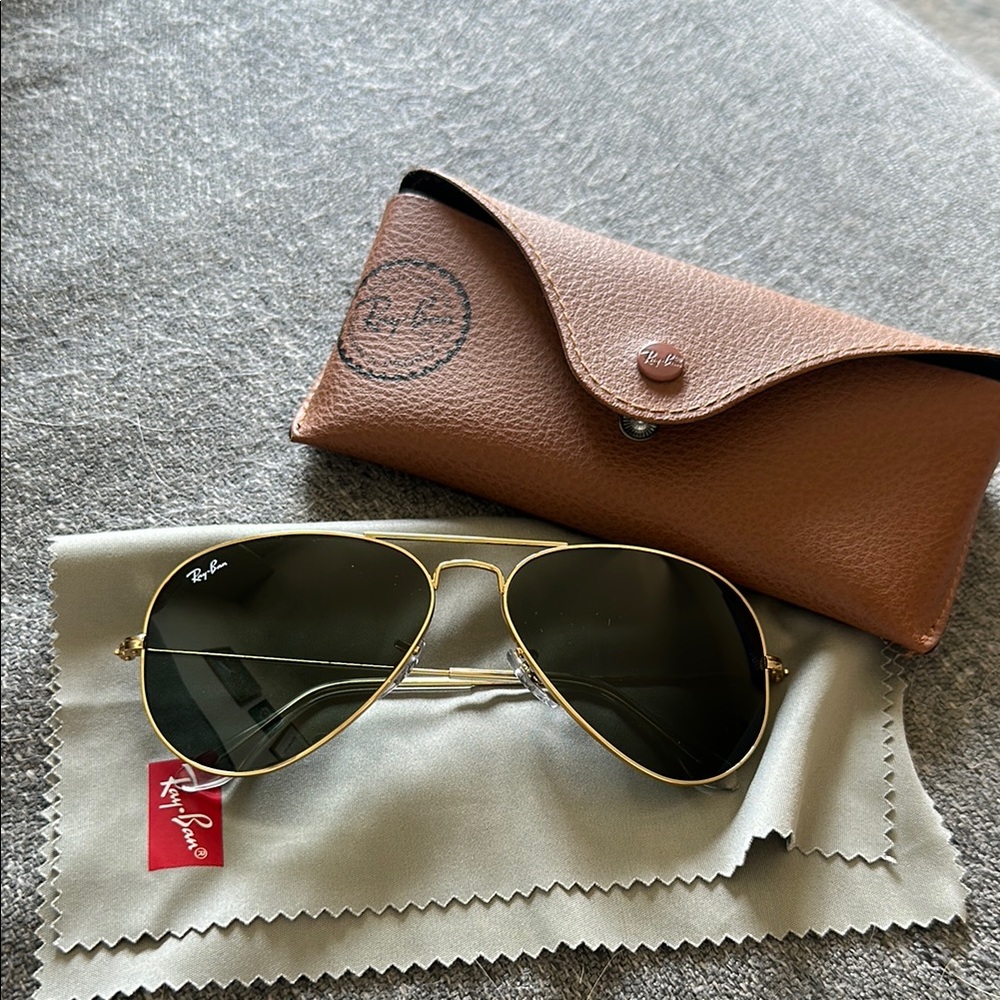 Ray-Ban Gold Aviator Sunglasses with Gradient Lenses